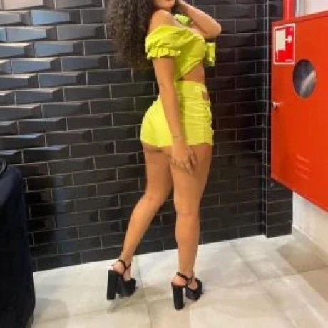 Laura Melo — 3 / 4