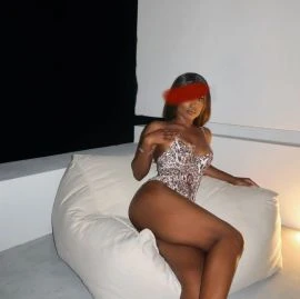Kateluna, Escort, Milan