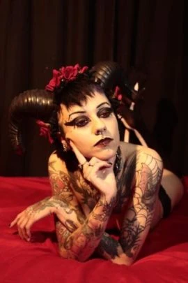 Leticia Tavares — 2 / 5