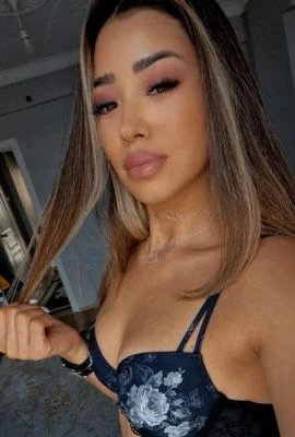 Karina — 4 / 5