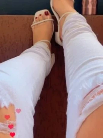 Nicole Freitas — 1 / 5