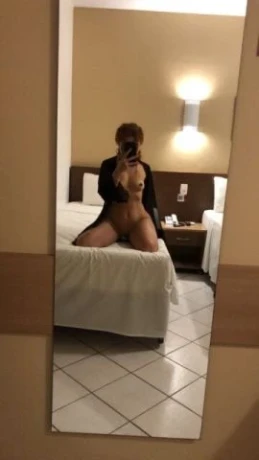 Laura Lamonie — 3 / 4