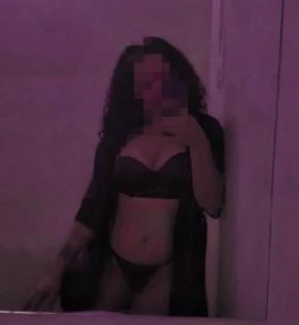 Pamella Flores — 2 / 5