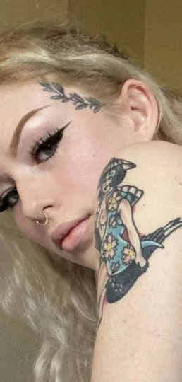 FreakyAunt — 7 / 9