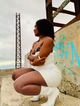 Noriana Eva — 8 / 9