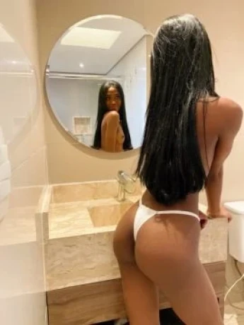 Lays Davilly — 6 / 8