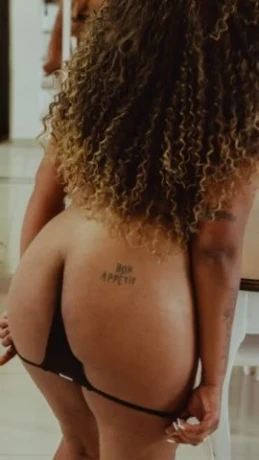 Isadora Menezes — 4 / 9