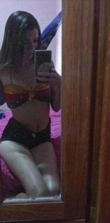 Lua Brito — 3 / 5