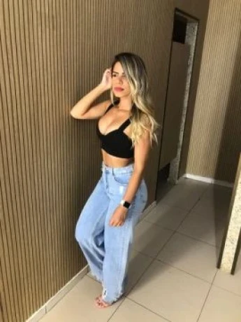 Nicole Albuquerque — 8 / 9