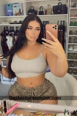 Chantal — 2 / 9