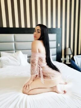 Julia — 3 / 8