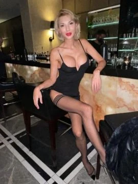 Katerina Berg — 6 / 9