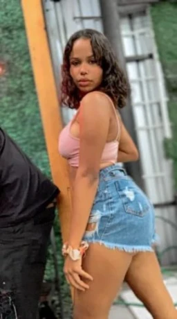 Luara Massafera — 3 / 4