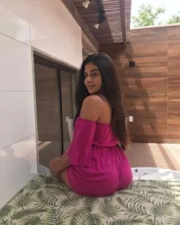 Sofia Alves — 2 / 5