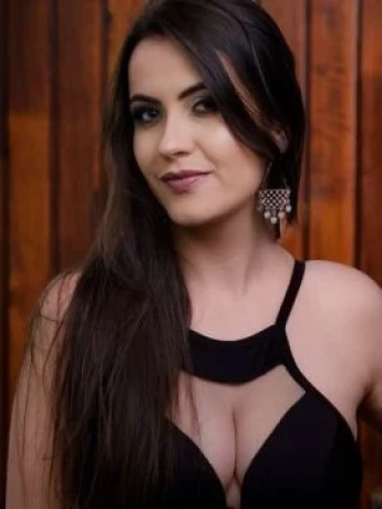 Laís Prem — 8 / 9