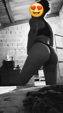 Safira Smith — 2 / 4