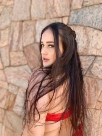 Camila Andrade — 7 / 9