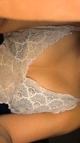 Julia Albuquerque — 4 / 5