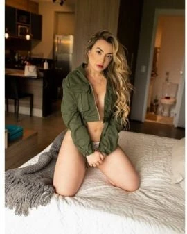 Female Escort — 4 / 9