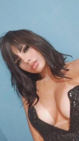 Mia Castro — 4 / 5