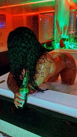 Ivana Luz — 7 / 9