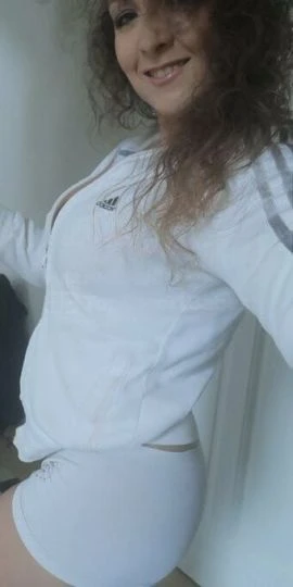 Roseline, Escort, Paris