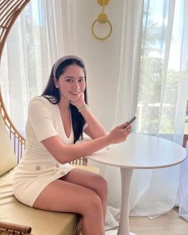 Kayla — 2 / 5