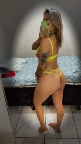 Naylla Mello — 2 / 5