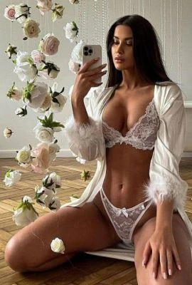 Halli, Escort, Paris