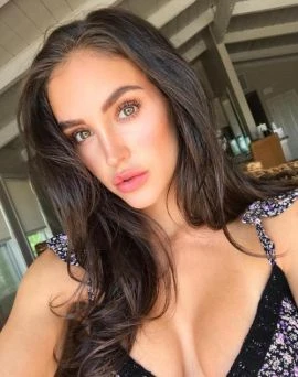 Laura — 6 / 9