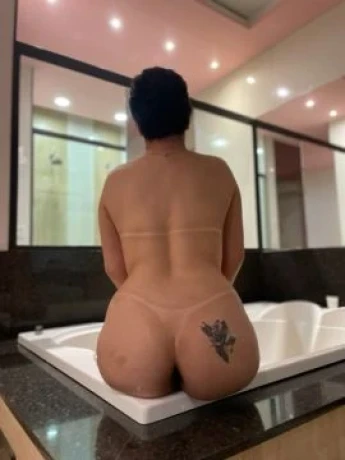 Manu Manelli — 2 / 5