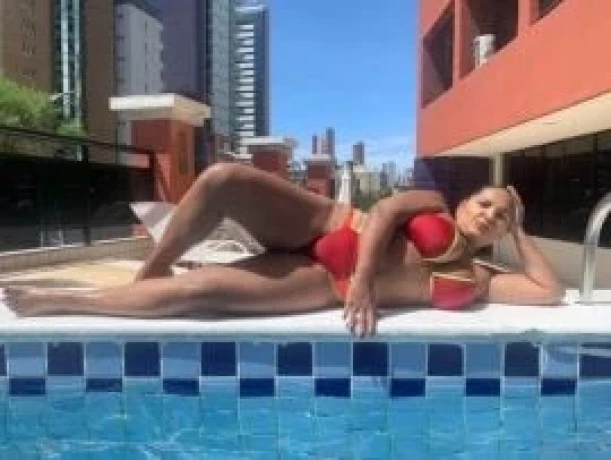 Andrea Ferreira — 5 / 7