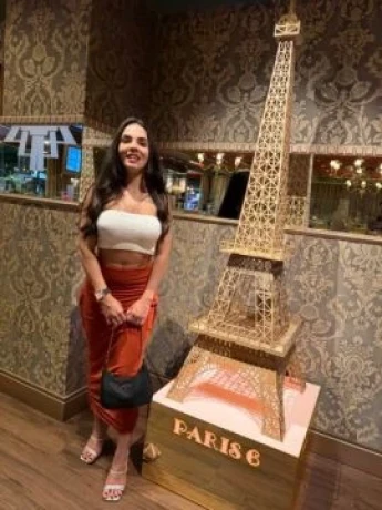 Jessica Lins — 1 / 5