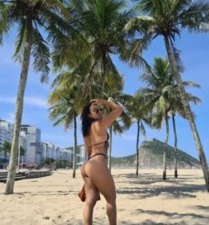 Alycia Fernandez — 4 / 5