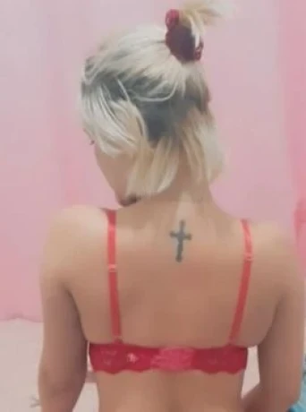 Suzy Dutra — 3 / 4