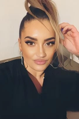 Roxi — 3 / 6