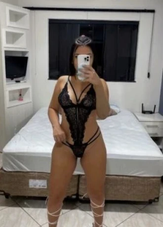 Nicole Castro — 3 / 4