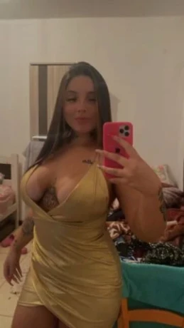 Larissa Vieira — 1 / 4