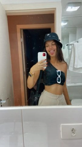 Victoria Aguiar — 8 / 9