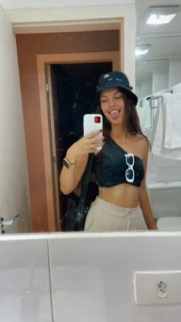 Victoria Aguiar — 8 / 9