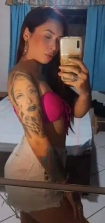 Alana Dias — 2 / 5