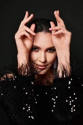 Simona — 3 / 9