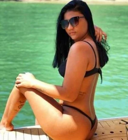 Nicole Andrade — 2 / 5