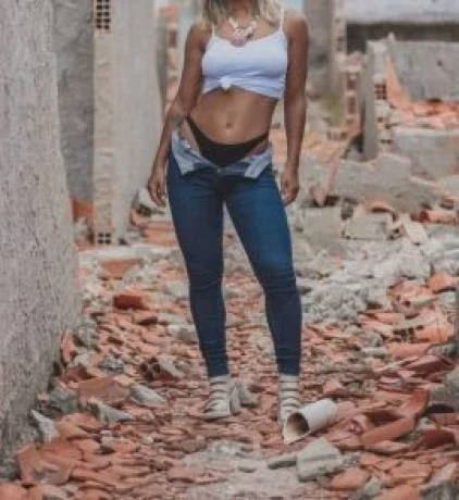 Lara Scorpion — 2 / 4