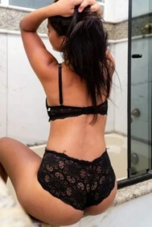 Júlia Lopes — 4 / 6