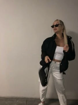 Sarah — 3 / 6