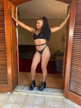 Yasmin Araújo — 3 / 4