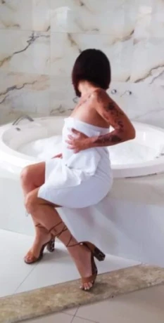 Alexia Oliveira — 3 / 9