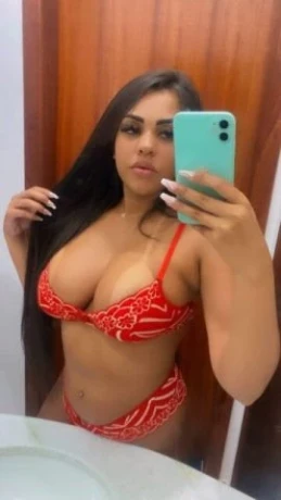 Nicole Moreira — 2 / 5