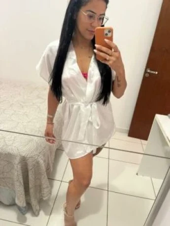 Monique Alencar — 3 / 4